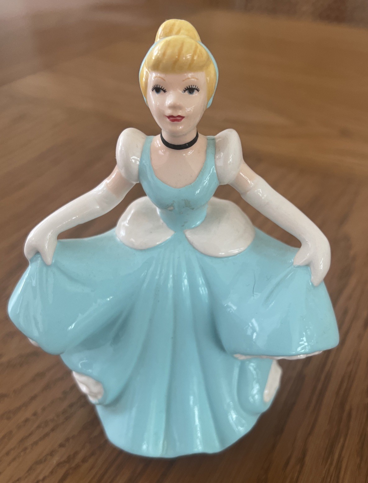 VINTAGE 1990s Cinderella Disney figurine porcelain blue dress 5 1/2\