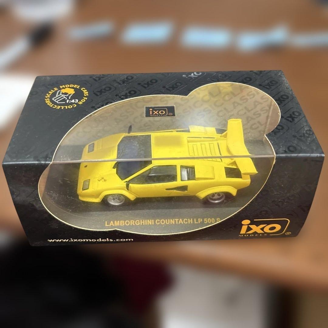 Lamborghini Countach LP 500 S 1/43 Model Yellow ixo Models Collectible Car
