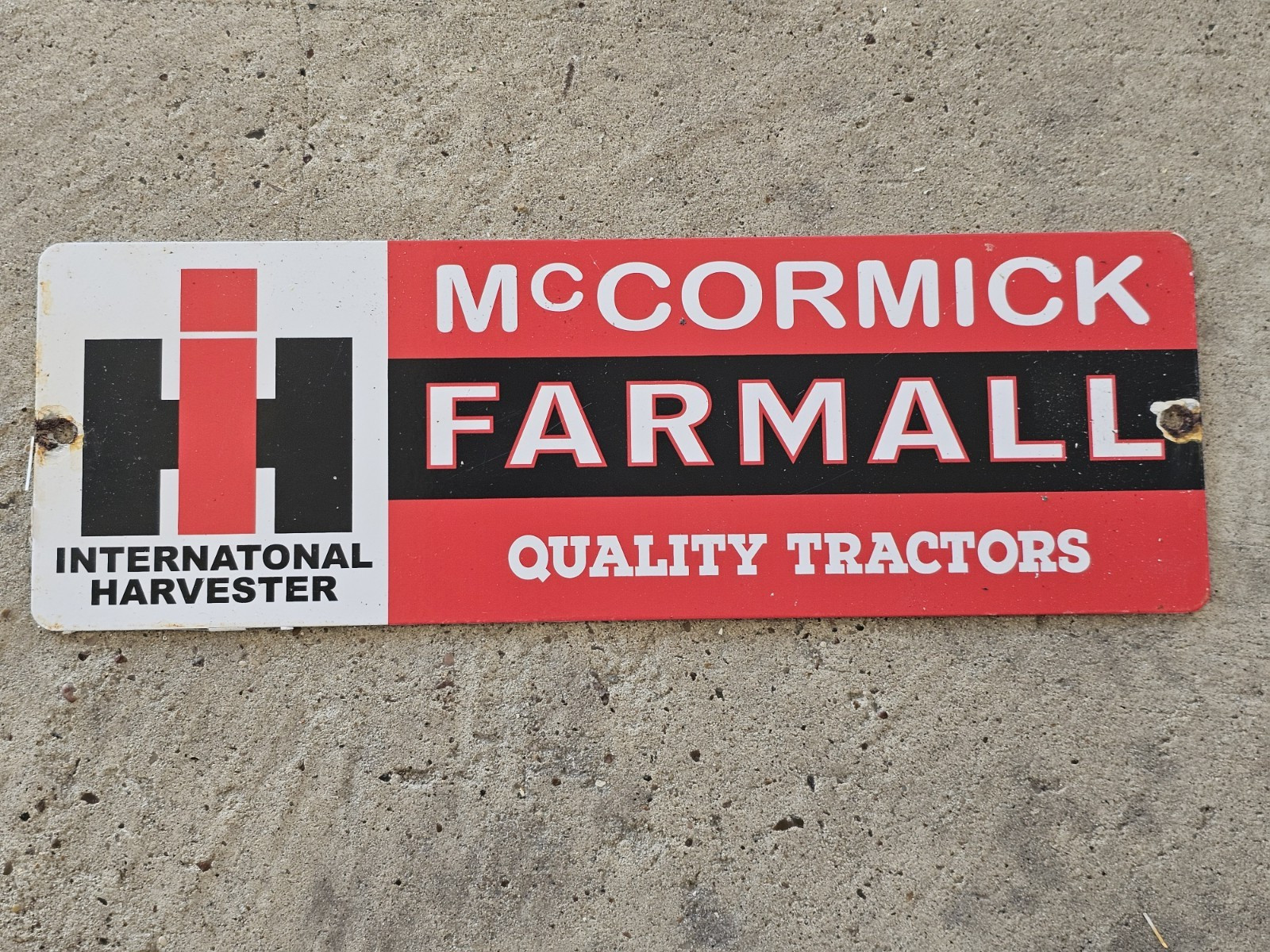 LARGE VINTAGE INTERNATIONAL HARVESTER MCCORMICK FARMALL PORCELAIN SIGN 18