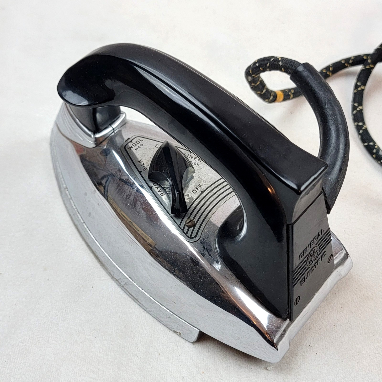 Vintage General Electric 1000W Stainless Steel Adjustable Iron Cat No 119F108