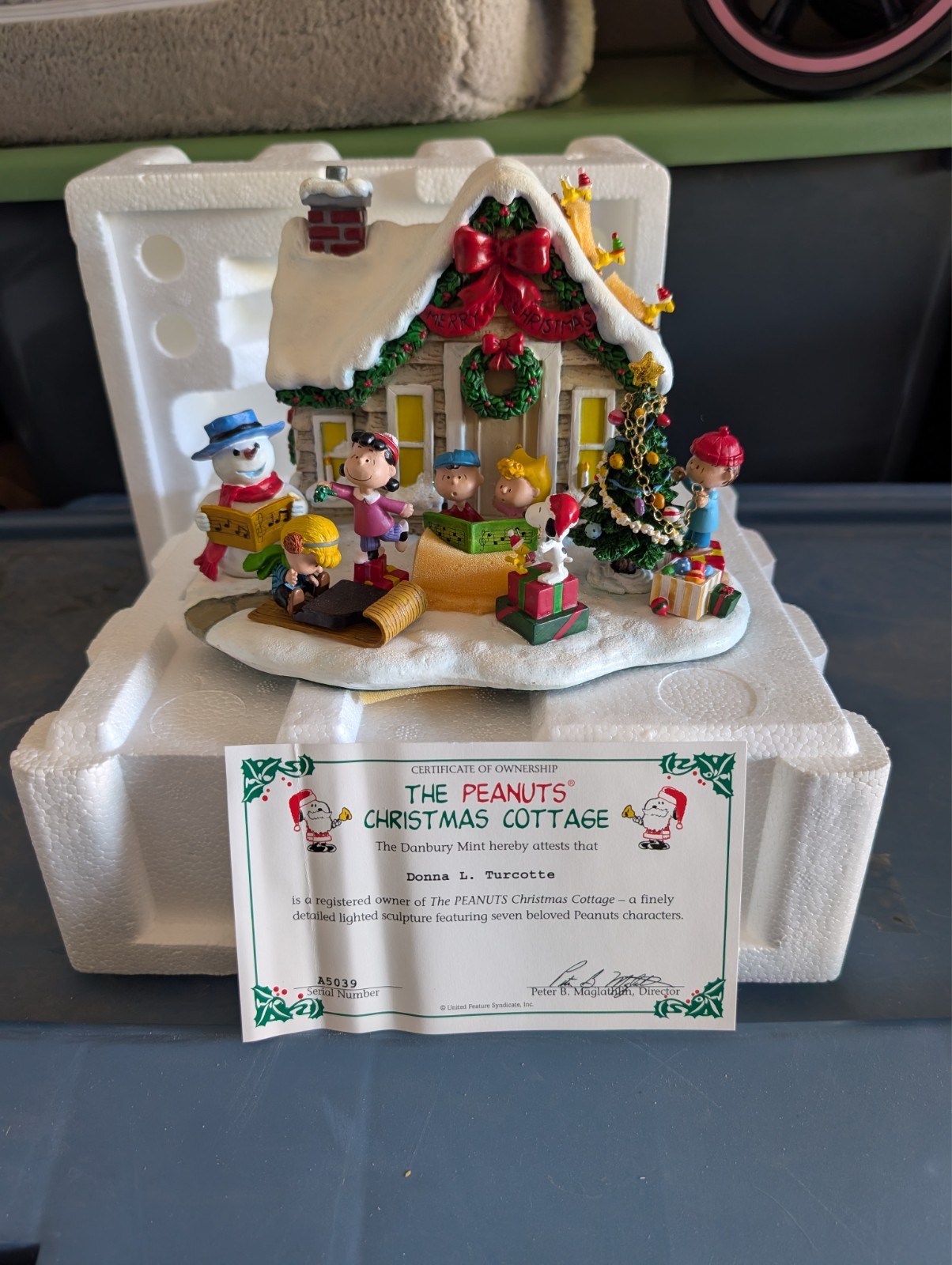 The Peanuts Christmas Cottage - The Danbury Mint