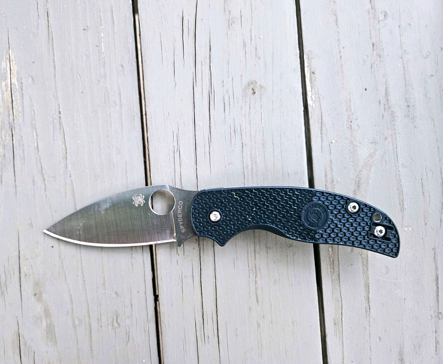 Spyderco Sage LW 5 C123PBK Plain Edge Drop Point Black FRN Compression Lock