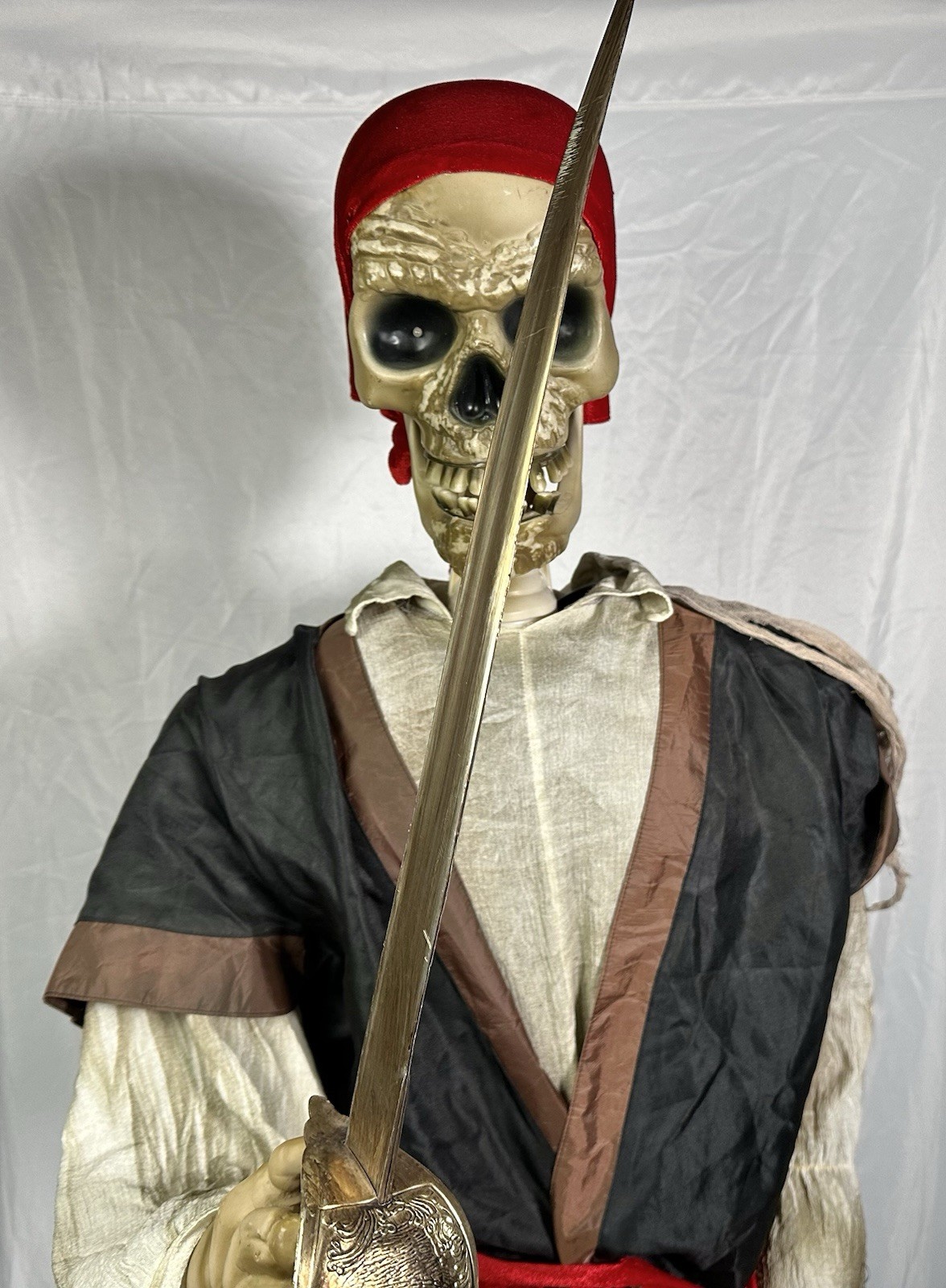 Gemmy 2012 Life Size Skeleton Pirate Halloween Animatronic Animated Sound Prop