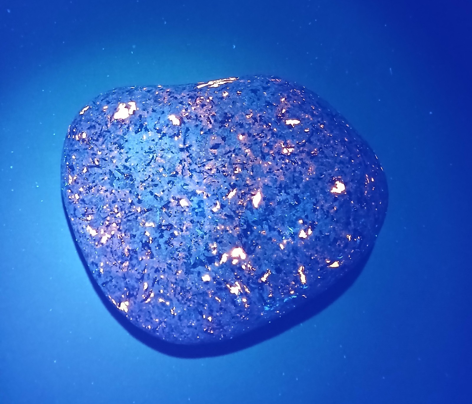 Fluorescent Sodalite Yooperlite.   About 1 lb 14 oz.  Large Stone & Bright Spots