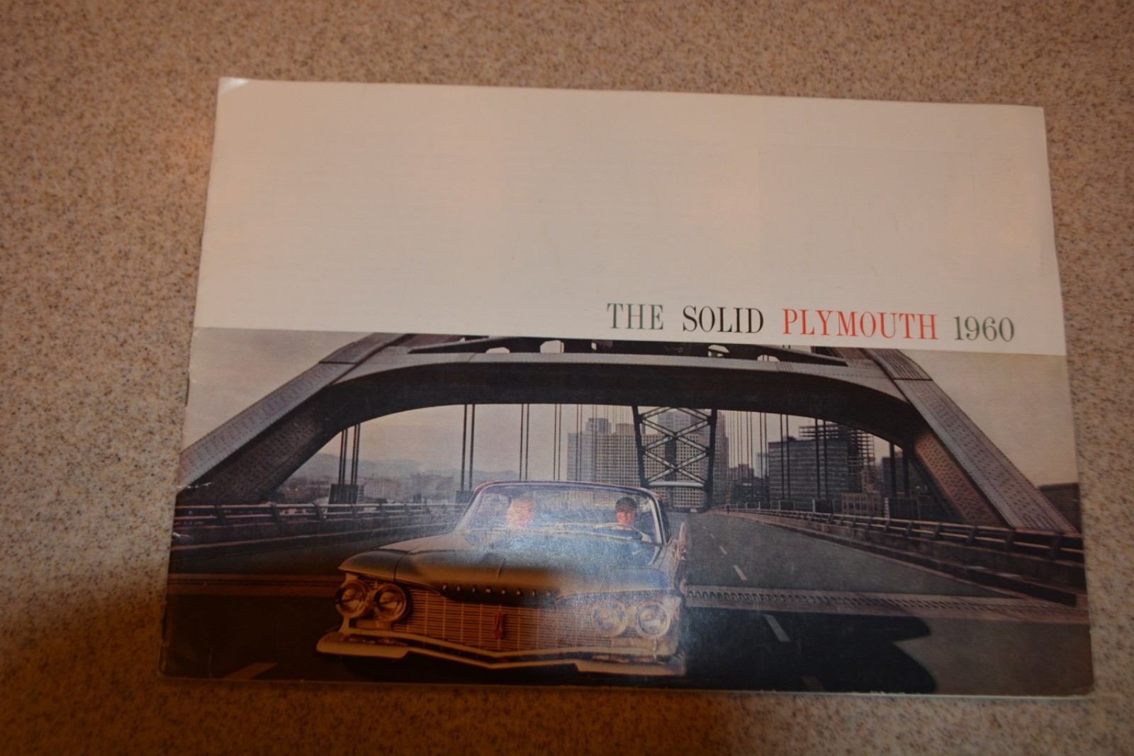 VINTAGE ORIGINAL 1960 PLYMOUTH 28 PAGE SALES BROCHURE