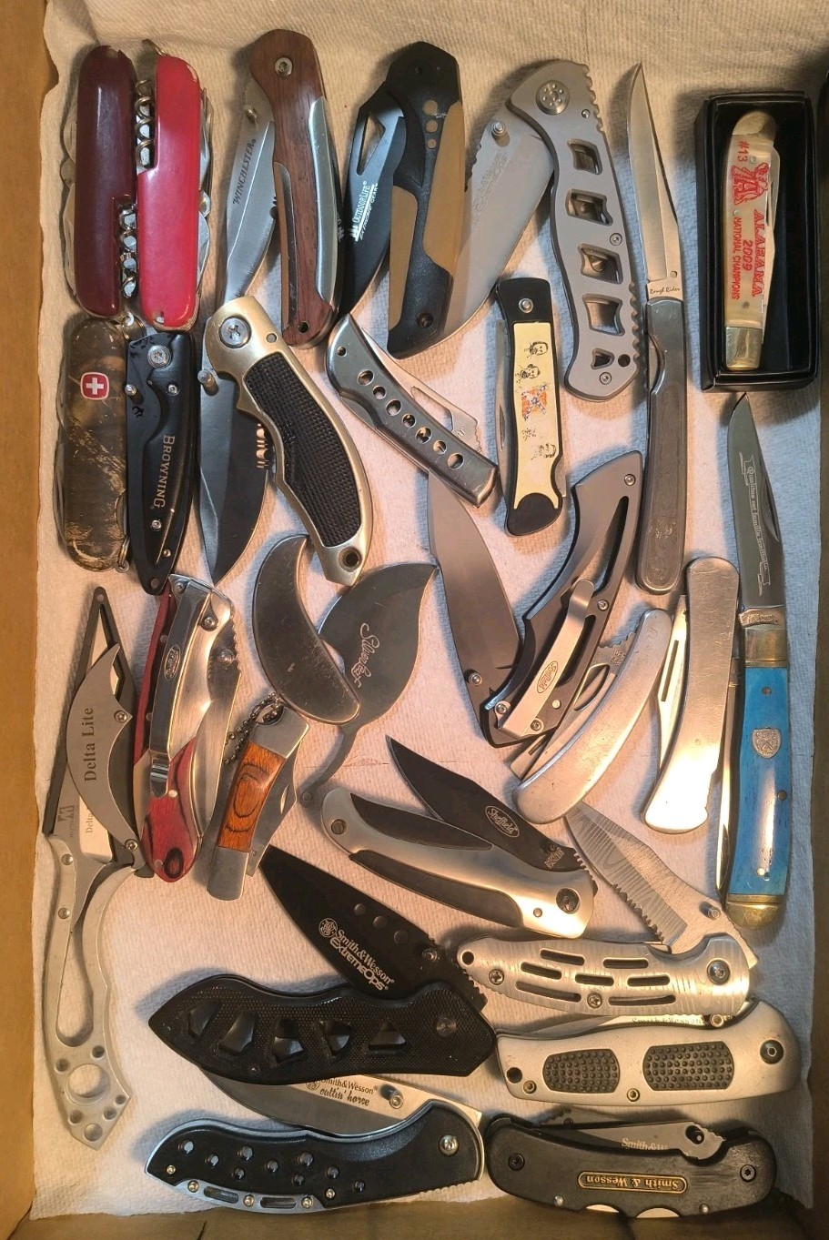 Lot Of 26 Pocket Knifes 98 % Percent Never Been Open And Package Minimum 20 Year