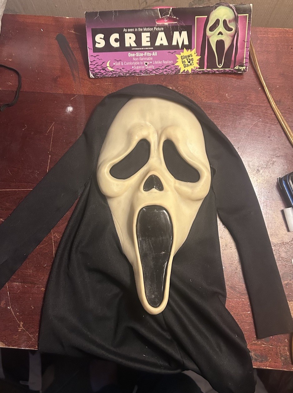 ASIS Fun World Ghost Face Mask. WITH TAG NOT ATTACHED Glow In The Dark.
