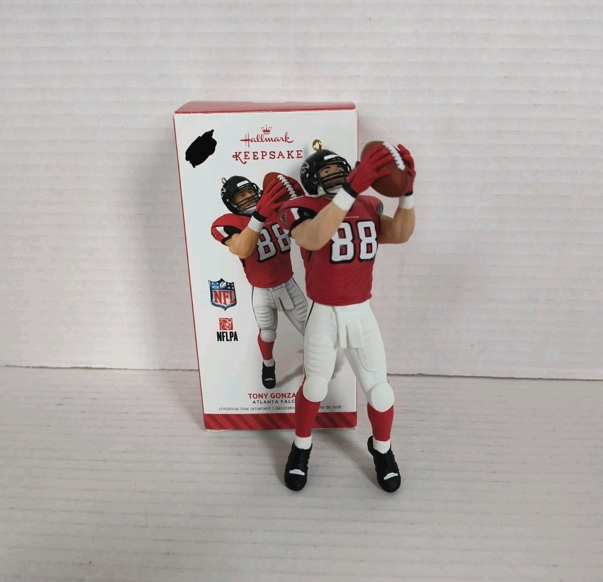 2014 Hallmark Keepsake Ornament- NFL Atlanta Falcons Tony Gonzalez Christmas 