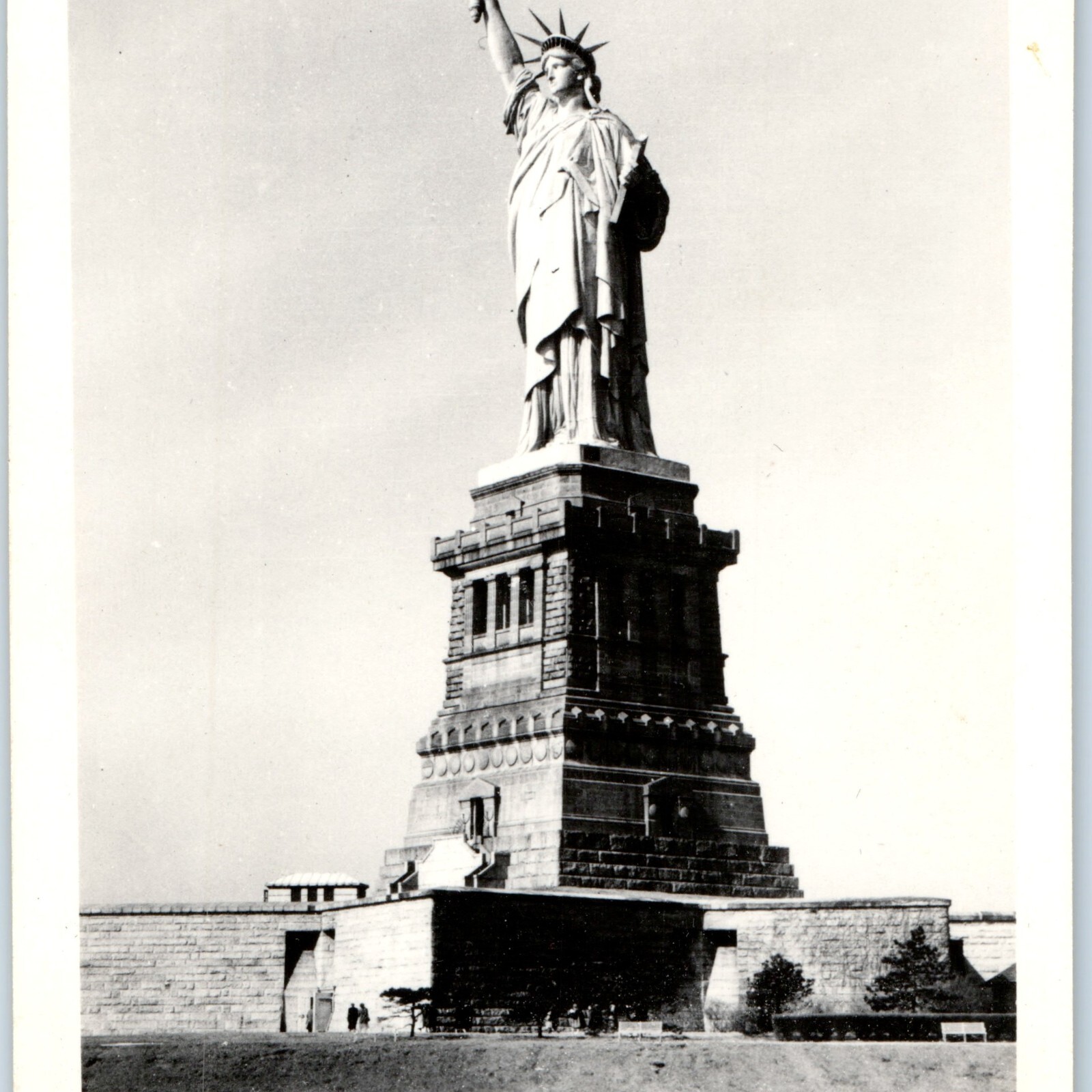 c1930s Alfred Mainzer Statue of Liberty Bedloe Island NY RPPC Postcard A65