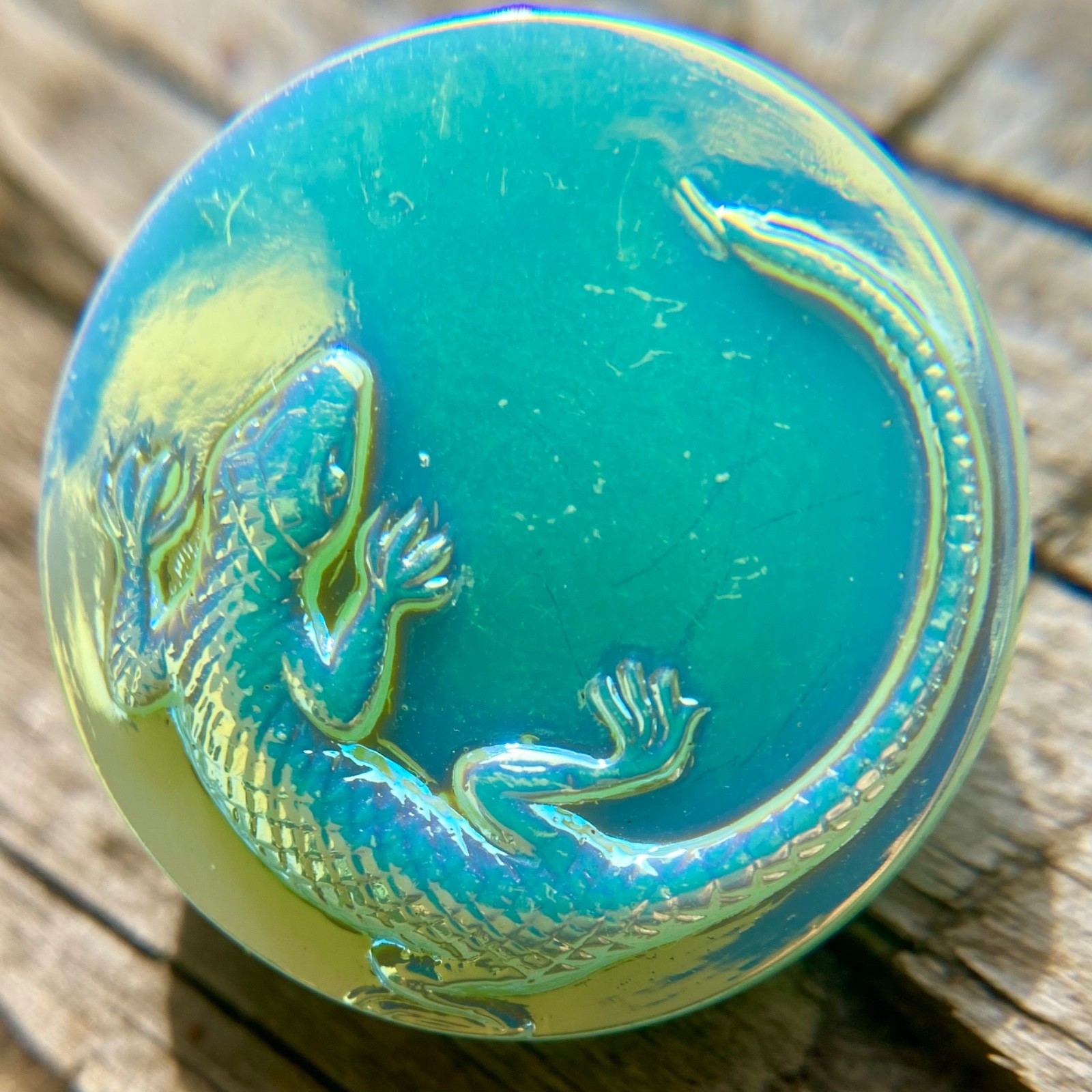 LIZARD Uranium Glass Button (Q) - Iridescent Aurora Borealis AB - GLOWS - 395