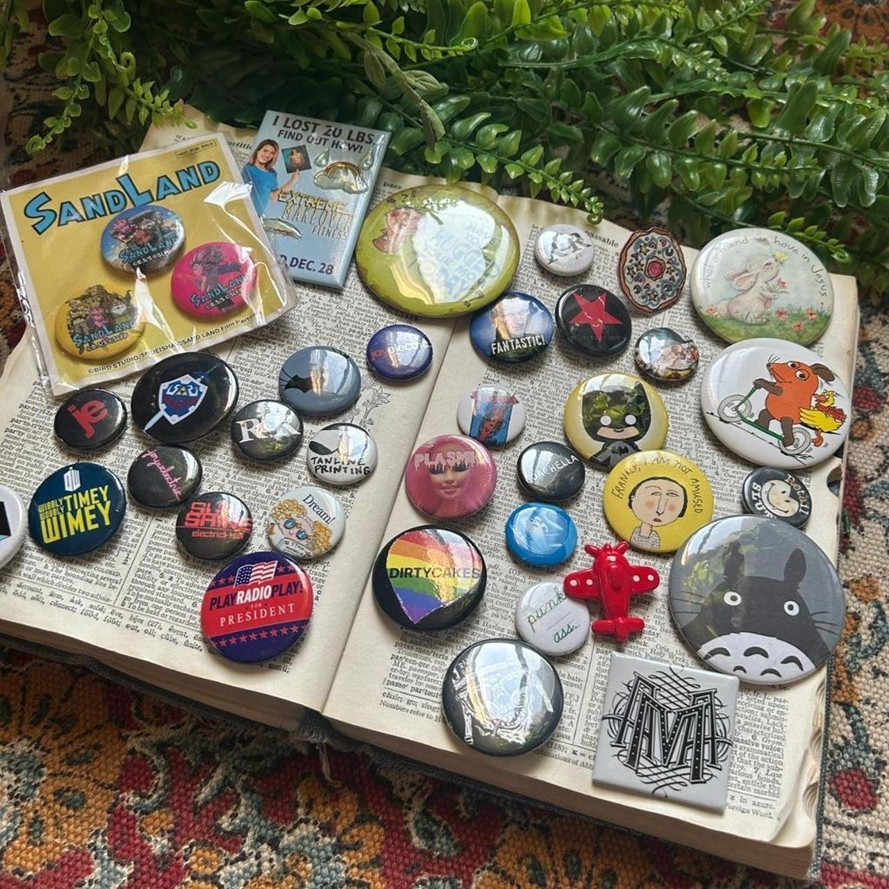 Huge Vintage Pin Lot - Button Pins - anime cartoons retropolitical band pins etc