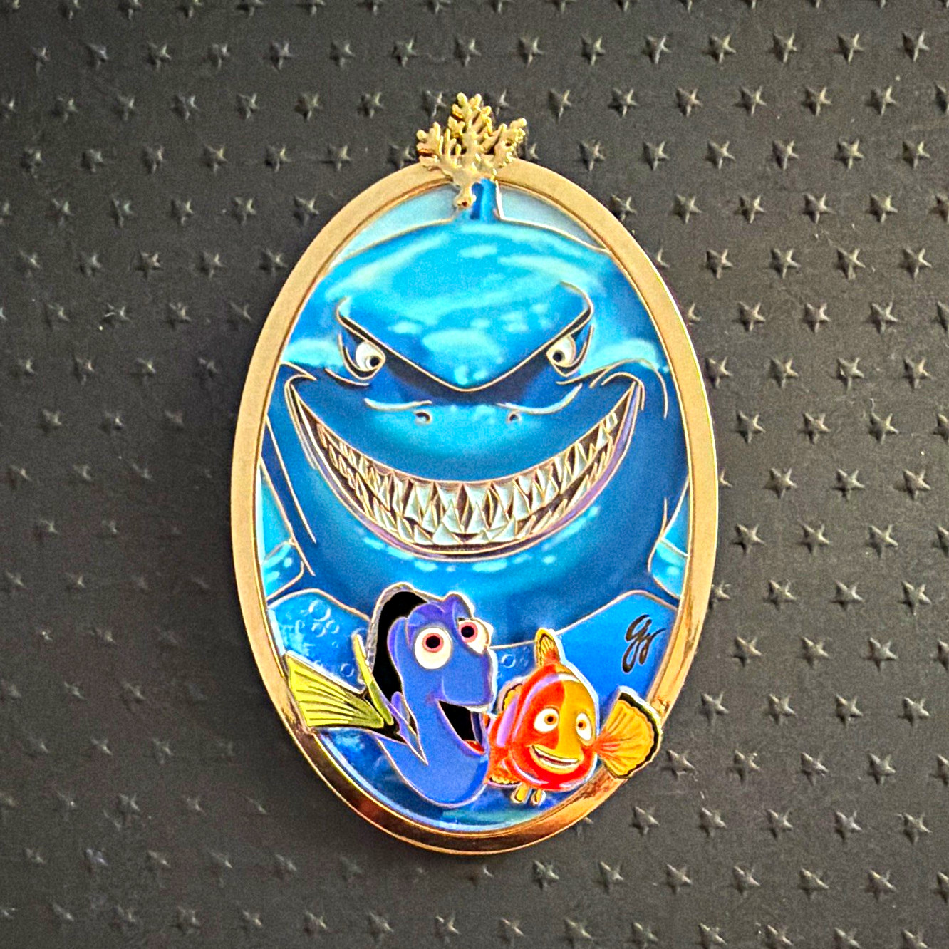 Artland Disney Pixar Finding Nemo LE 200 Bruce w/ Dory & Marlin Oval Pin