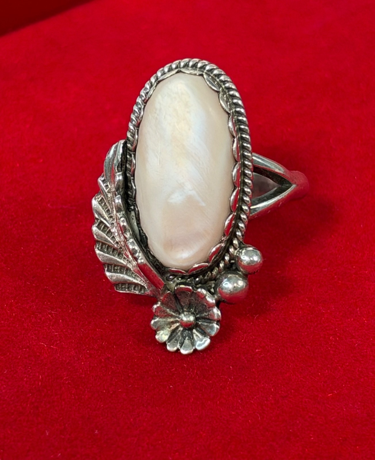 Vintage Native American Sterling Silver Mother of Pearl Ring Sz 7 Stamped
