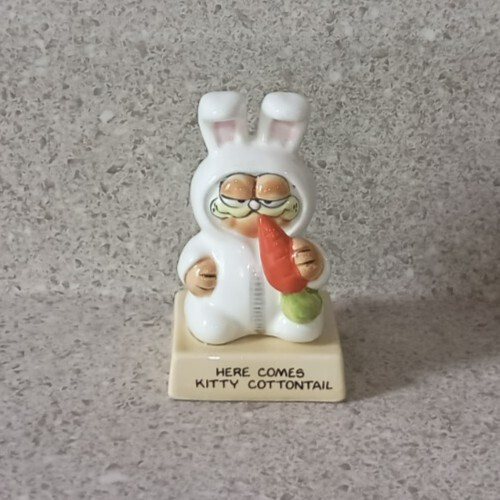 VTG Here Comes Kitty Cottontail Garfield In A Bunny Costume Figurine Ships Free