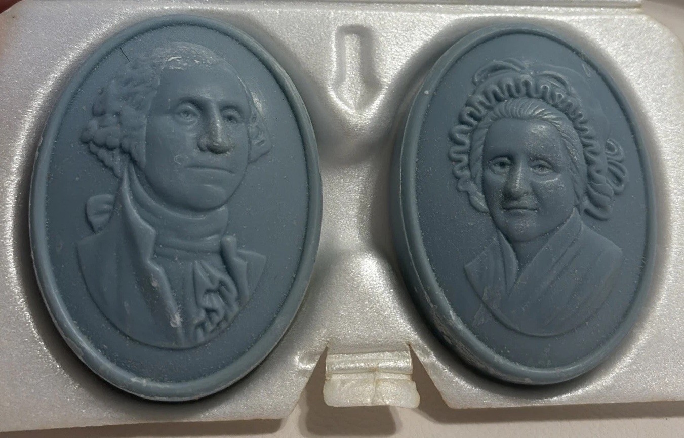 Vintage Avon George & Martha Washington Blue Cameo Soap Set Original Case