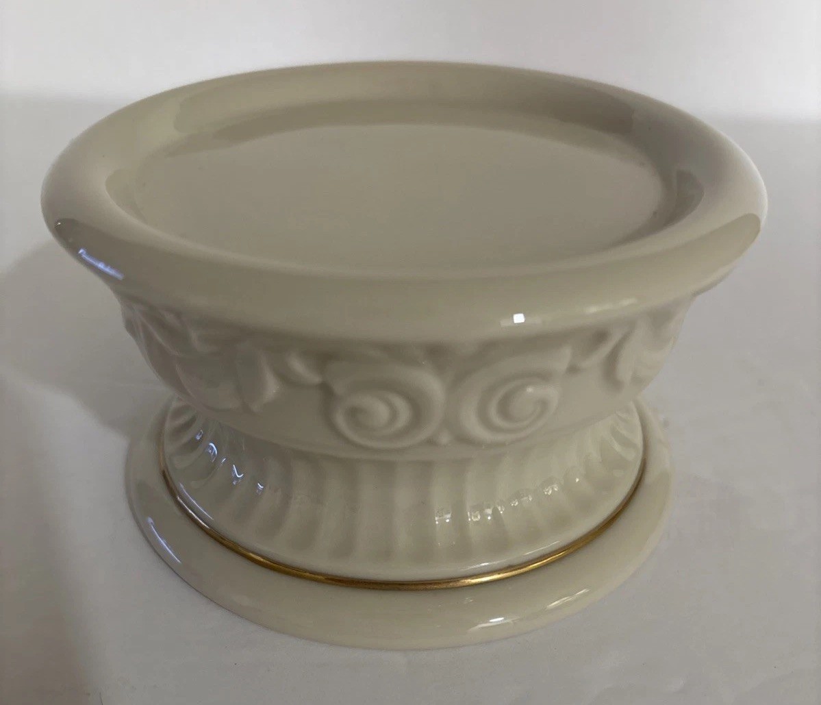 Lenox Versailles Ivory Color Bone China w/ Gold Trim 2.5 Pillar Candleholder USA