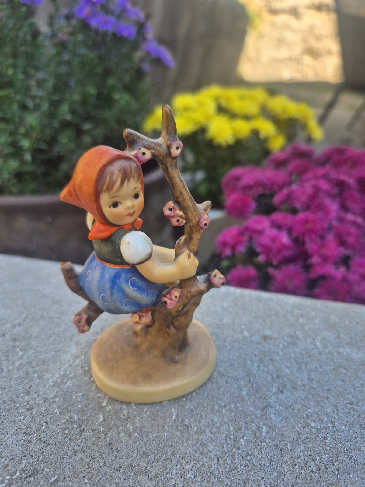 Vintage Hummel Figurine Apple Tree Girl #141 West Germany 1964