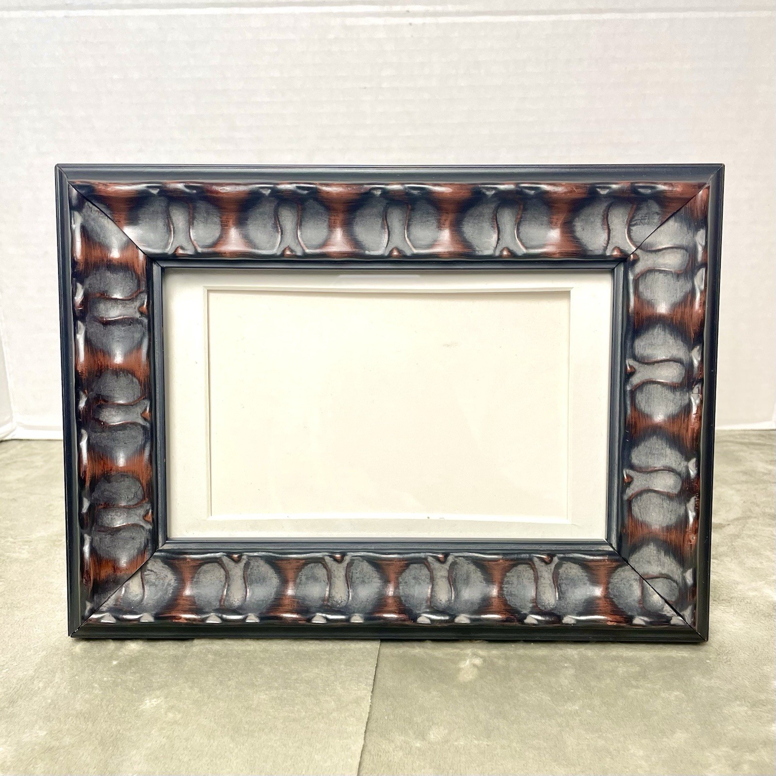 Gothic Black-Brown 9.5”x7” Chunky Scalloped Wave Moulding Design Picture Frame