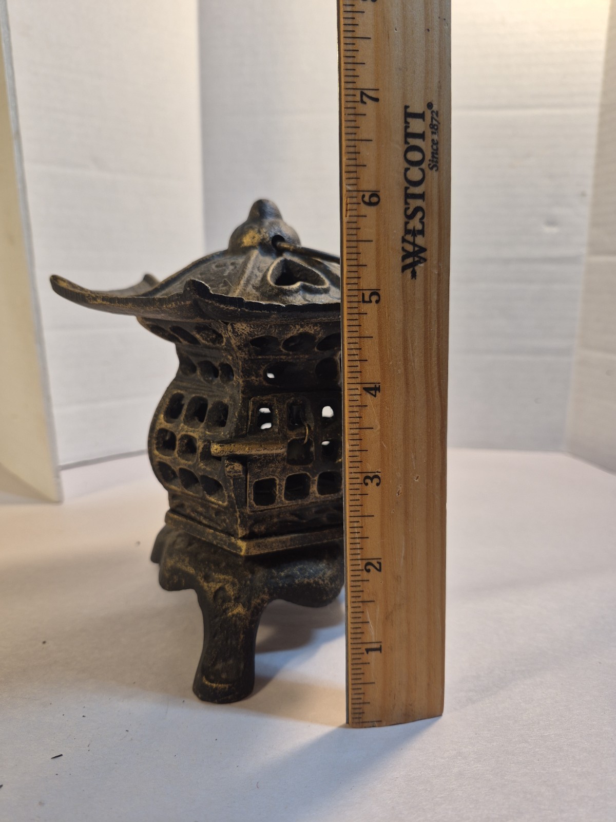 VINTAGE JAPANESE PAGODA GARDEN CANDLE LANTERN CAST IRON 7\