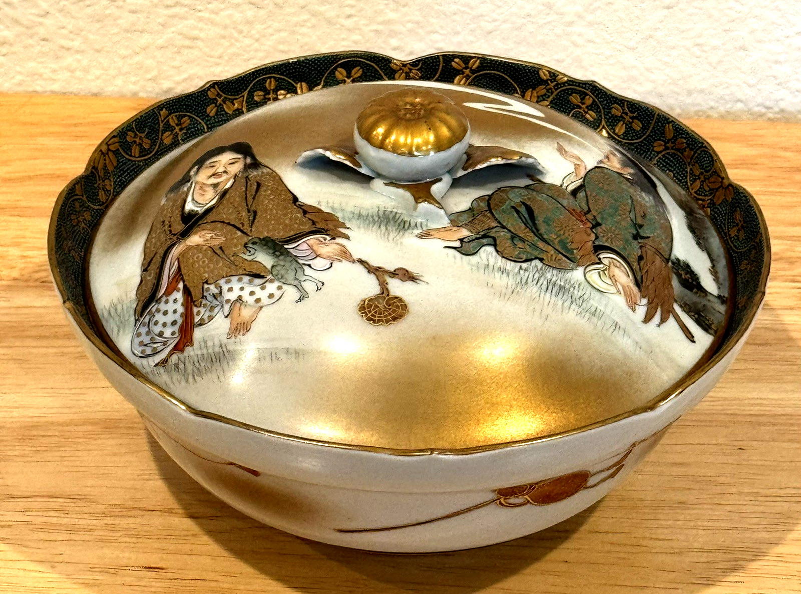 Vintage Hand Painted & Porcelain Gilded Japanese Kutani Lidded 3.5