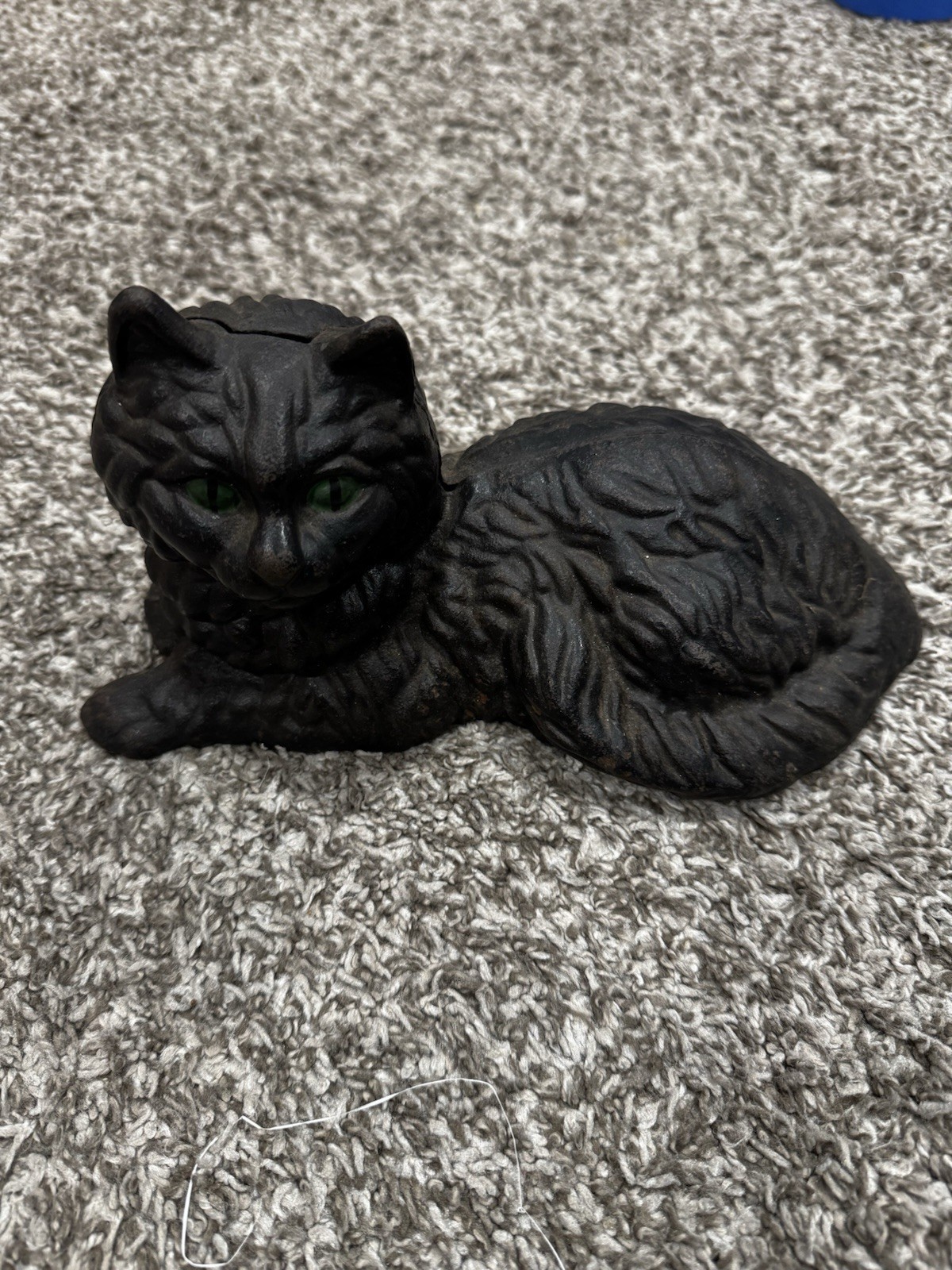 Vtg Hubley-style cast iron lounging black cat doorstop with painted green eyes