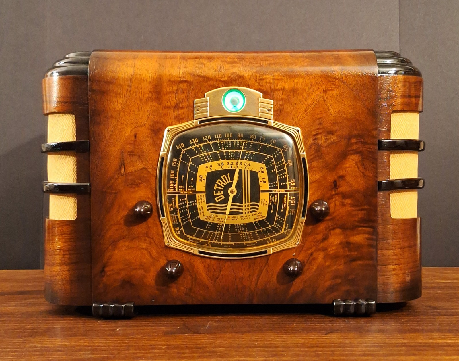 Old Antique Wood Detrola Vintage Tube Radio - Restored & Working w/ Magic Eye