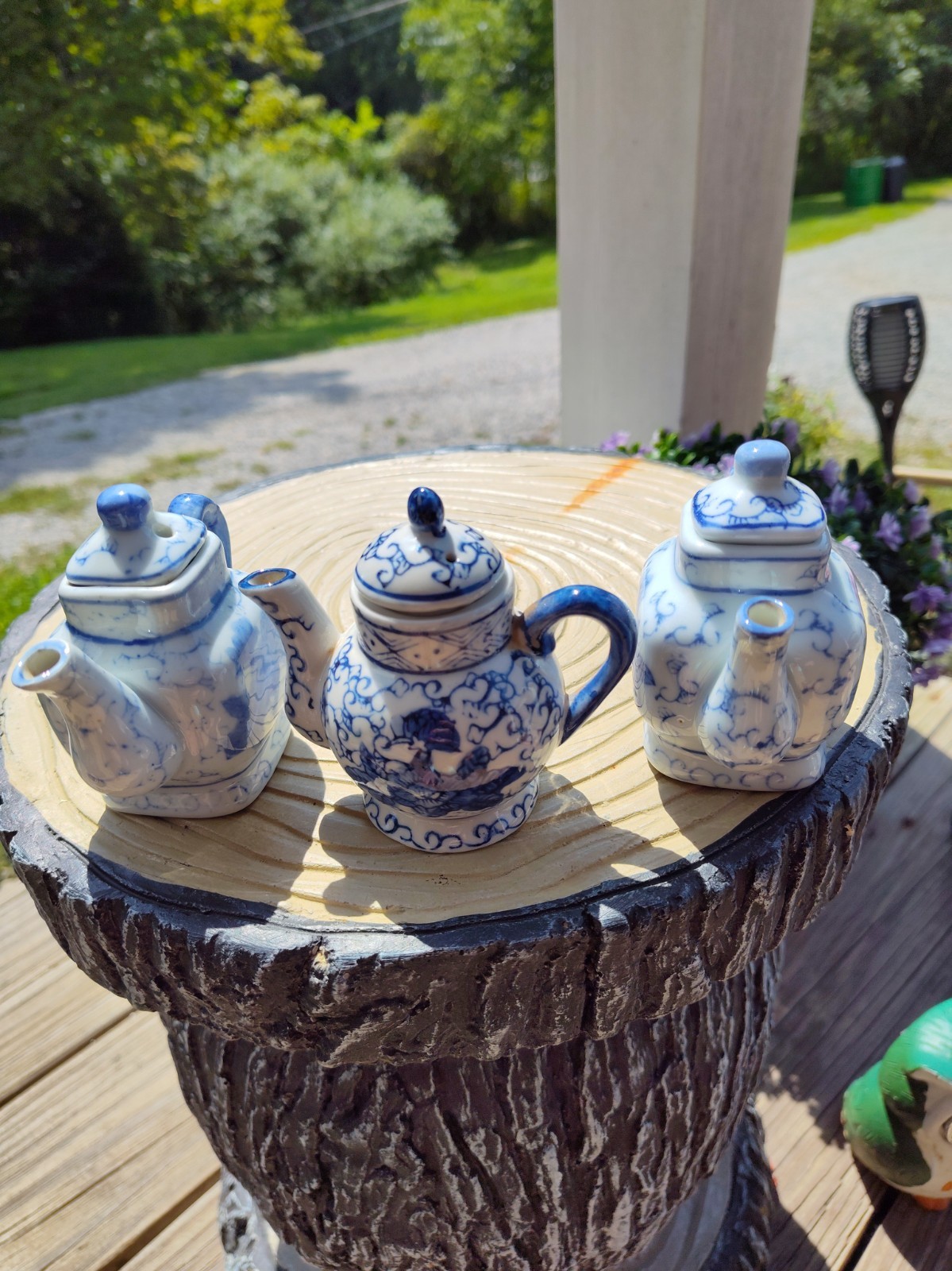 Vintage 1960 Zhong guo Zhi Zao Mini white and blue tea coffee pot 3.25”Tall