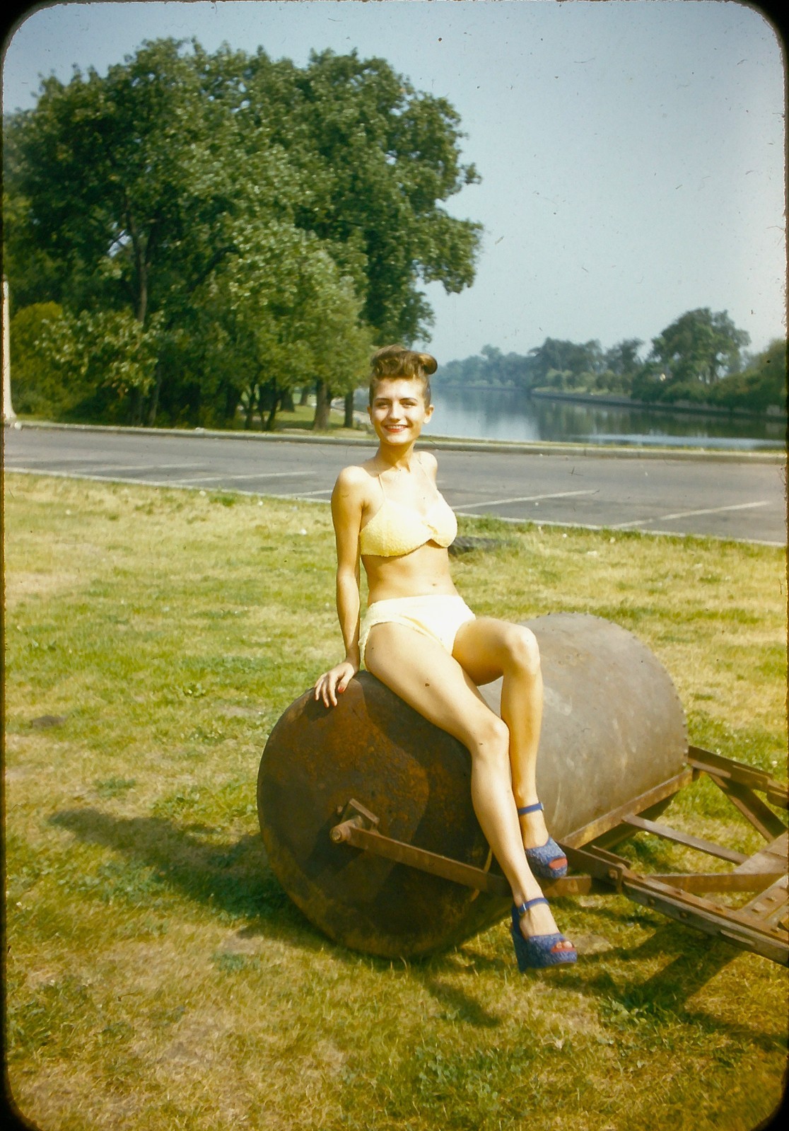 Red Border Kodachrome c1950s BEAUTIFUL WOMAN BATHING SUIT POSING LAWN ROLLER