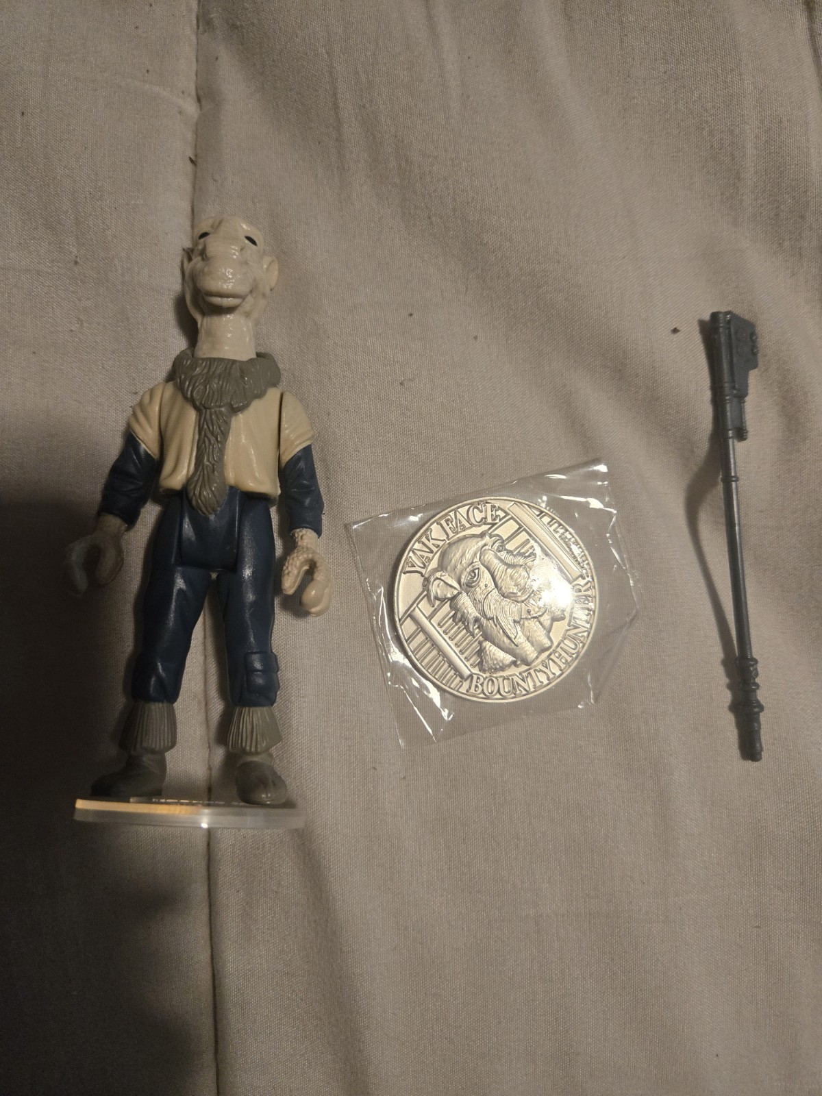 Kenner 1985 Star Wars Power of the Force Yackface original Staff Coin 1985
