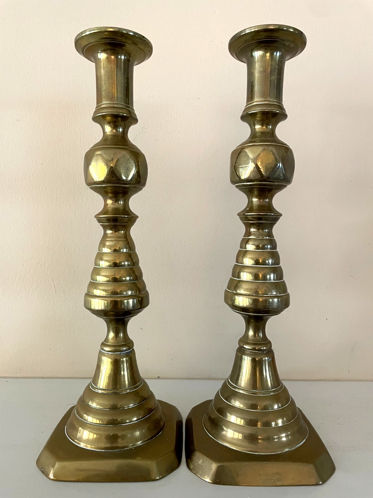 ANTIQUE VICTORIAN 1902 PAIR OF BRASS CORONATION PUSH UP CANDLESTICKS HOLDER 11