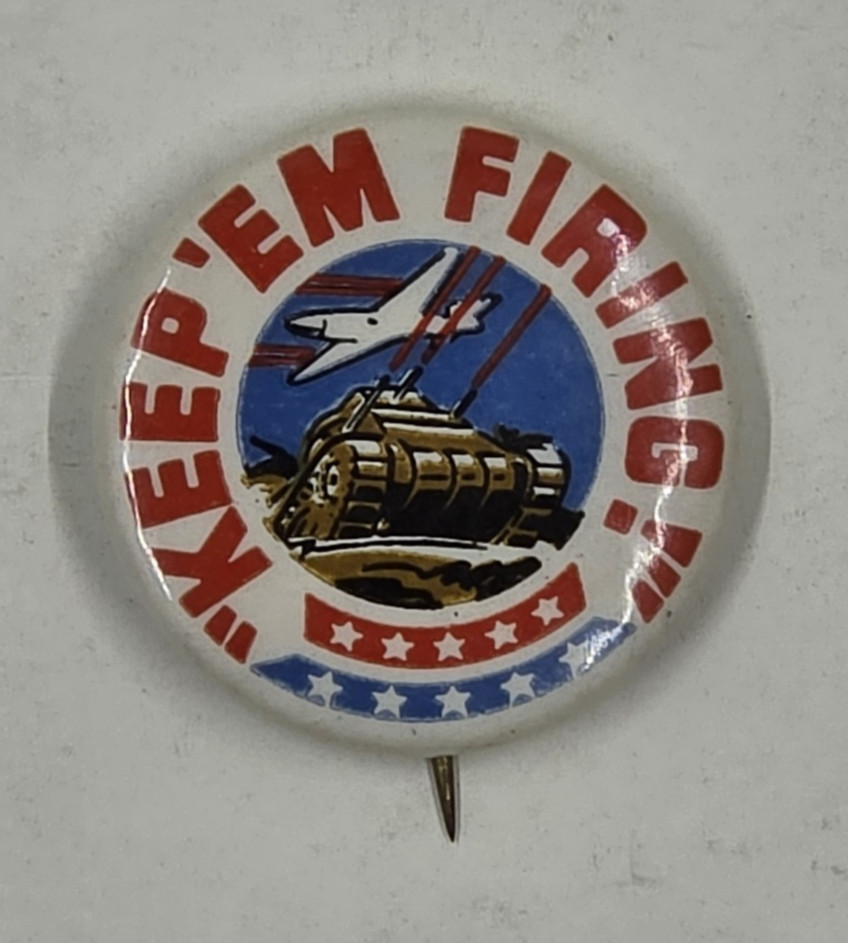 Vtg original WWII-era patriotic pinback featuring the slogan 