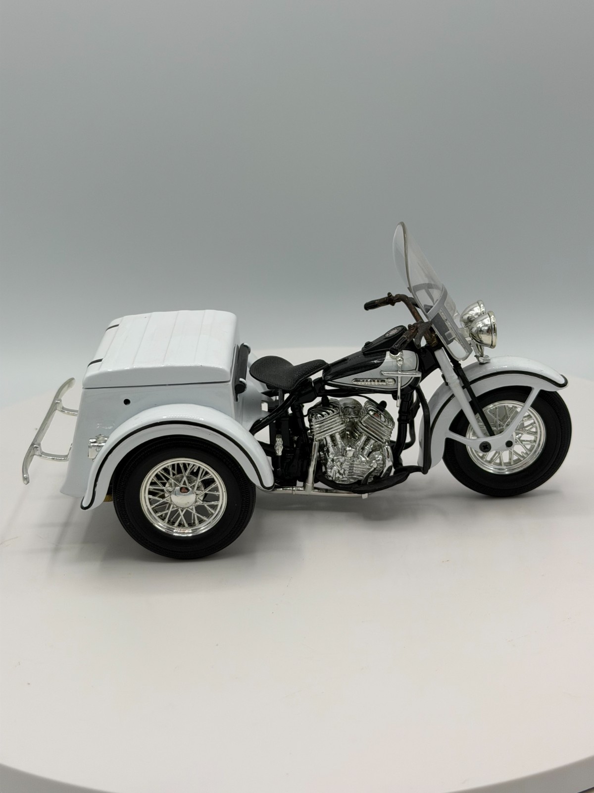Liberty Classics Harley Davidson 1947 Police Servi-Car Bank 1:12 NICE