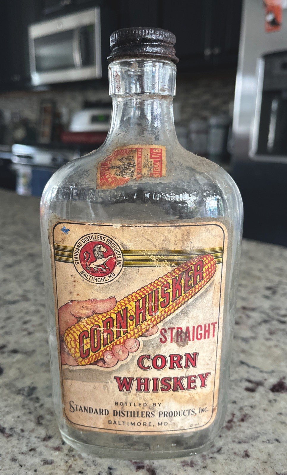 Vintage 1941 Corn Husker Whiskey Bottle Standard Distillers Baltimore MD Pint