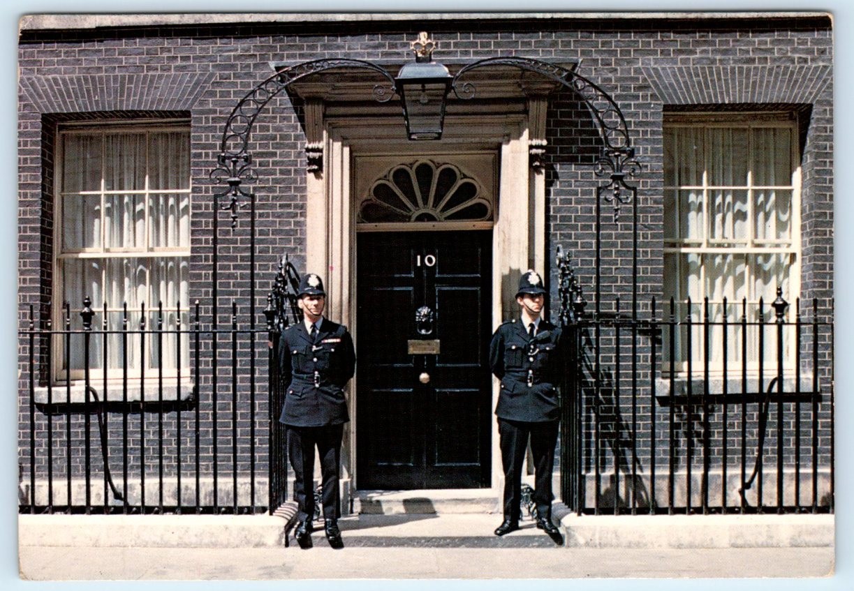 No 10 Downing Street - London ENGLAND UK 4x6 Postcard