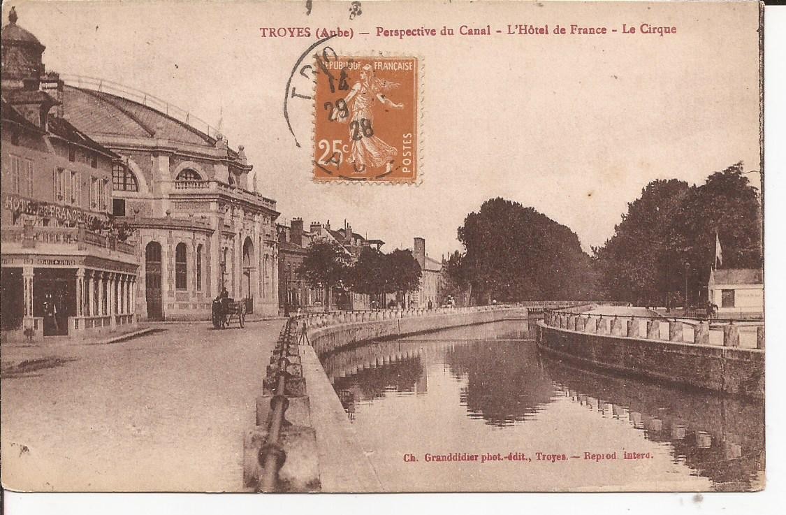 Old postcard 10 TROYES Perspective du Canal - L\'Hôtel de France - Le Cirque
