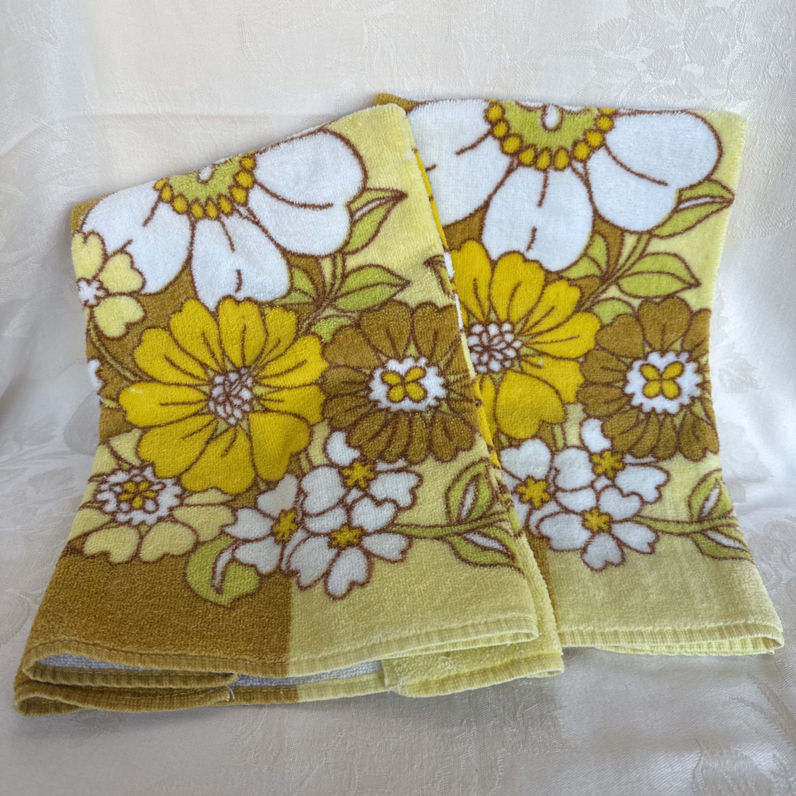 Vintage Fieldcrest 70s Floral Terry Hand Towel – Mod Orange Yellow White Flowers