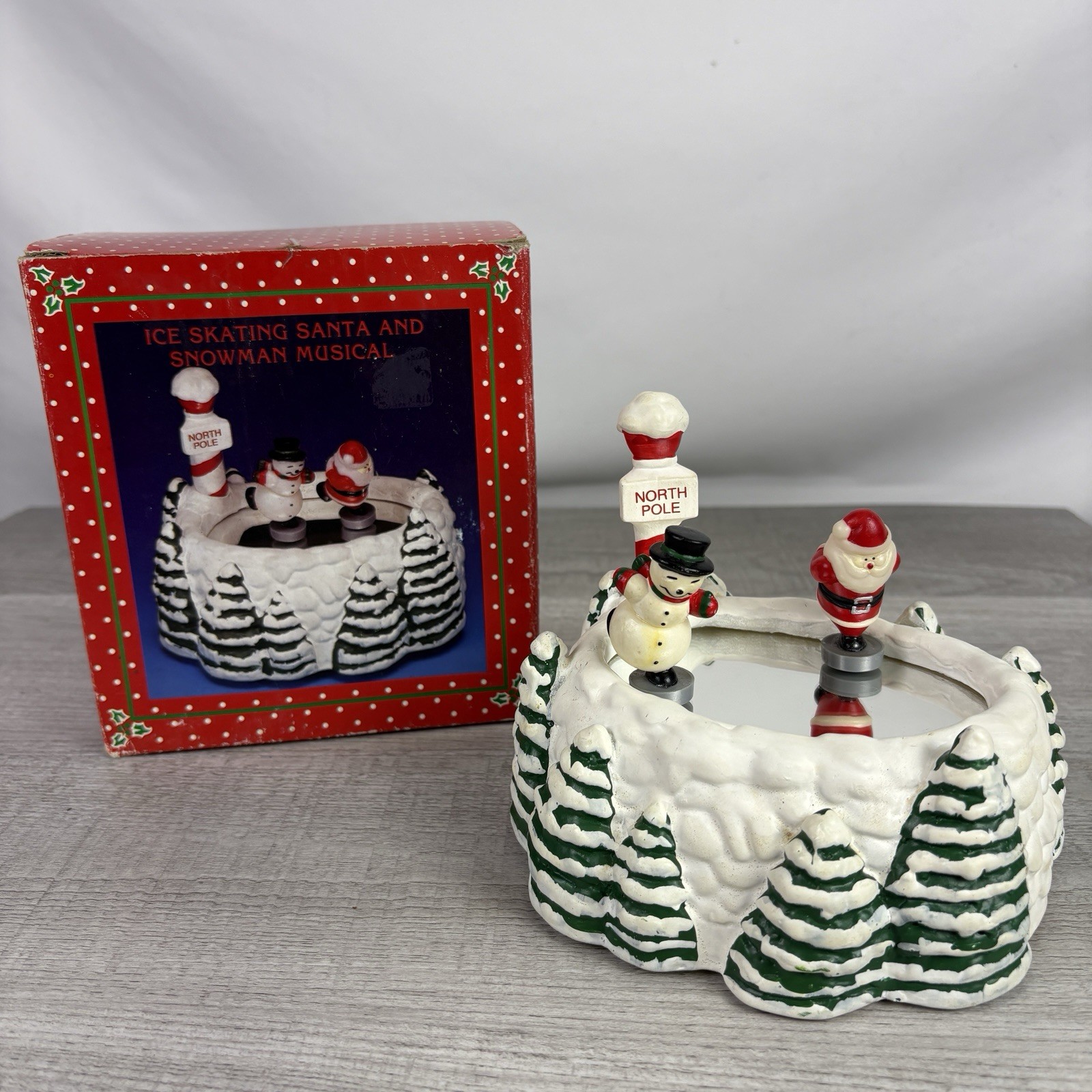 Vintage J.S.N.Y. Ice Skating Santa & Snowman Musical Wind Up Works Box 6994