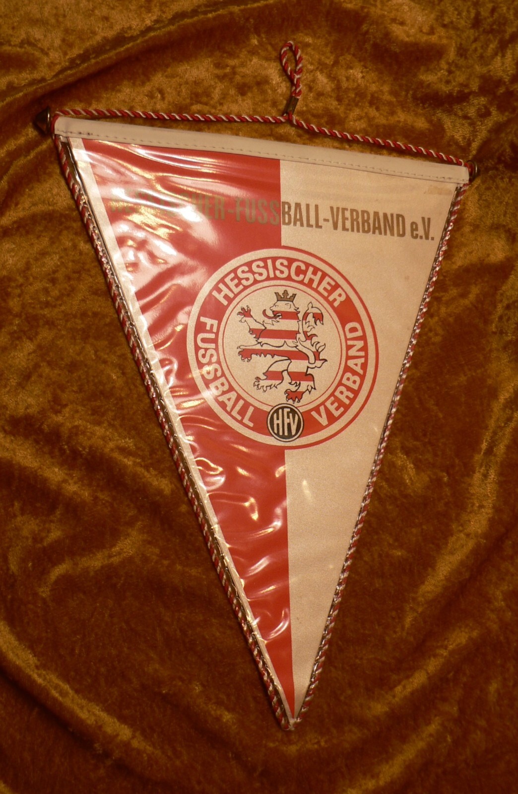 FUSSBALL: HESSISCHER FUSSBALL VERBAND H F V, ALTER VERBANDS - WIMPEL, 29 x 23 cm