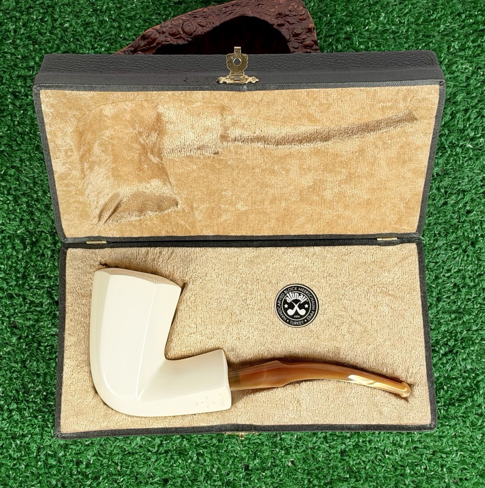 ALTINAY MEERSCHAUM PIPE (UNSMOKED) LARGE BENT PANEL DUBLIN W DISPLAY CASE. NOS