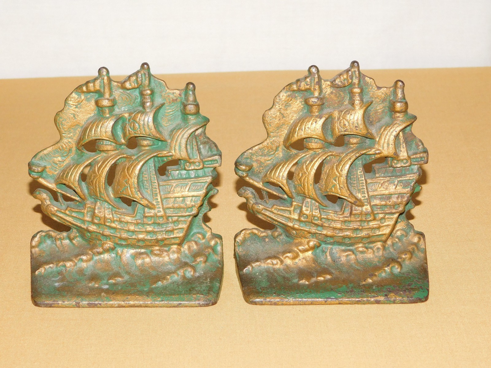 VINTAGE OLD PIRATE SAILING SHIPS IRON METAL BOOK ENDS