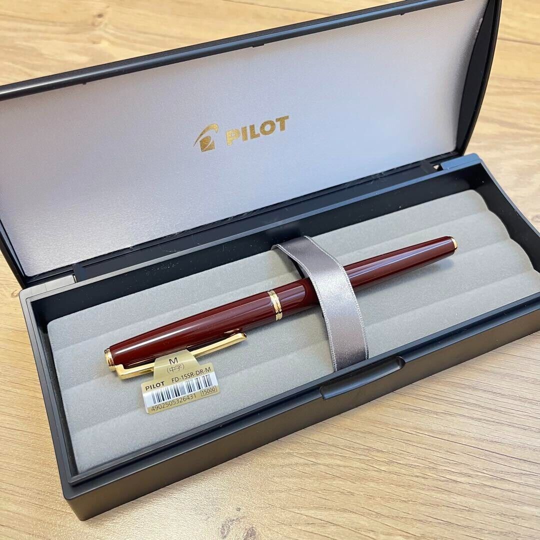 PILOT Fountain Pen Deep Red Deluxe Lacquer Nib M 14K in Box