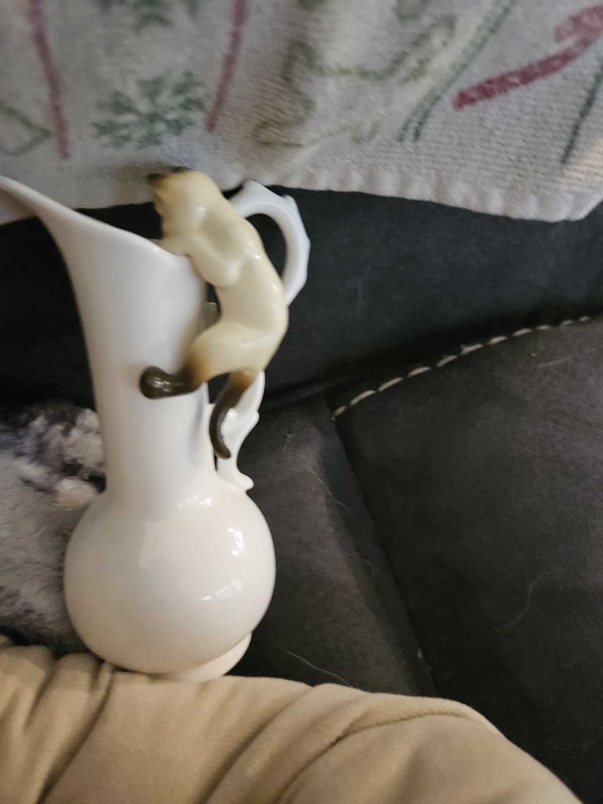 Vintage 1984 Enesco Bone China Siamese Cat Pitcher Vase Figurine Climbing Taiwan