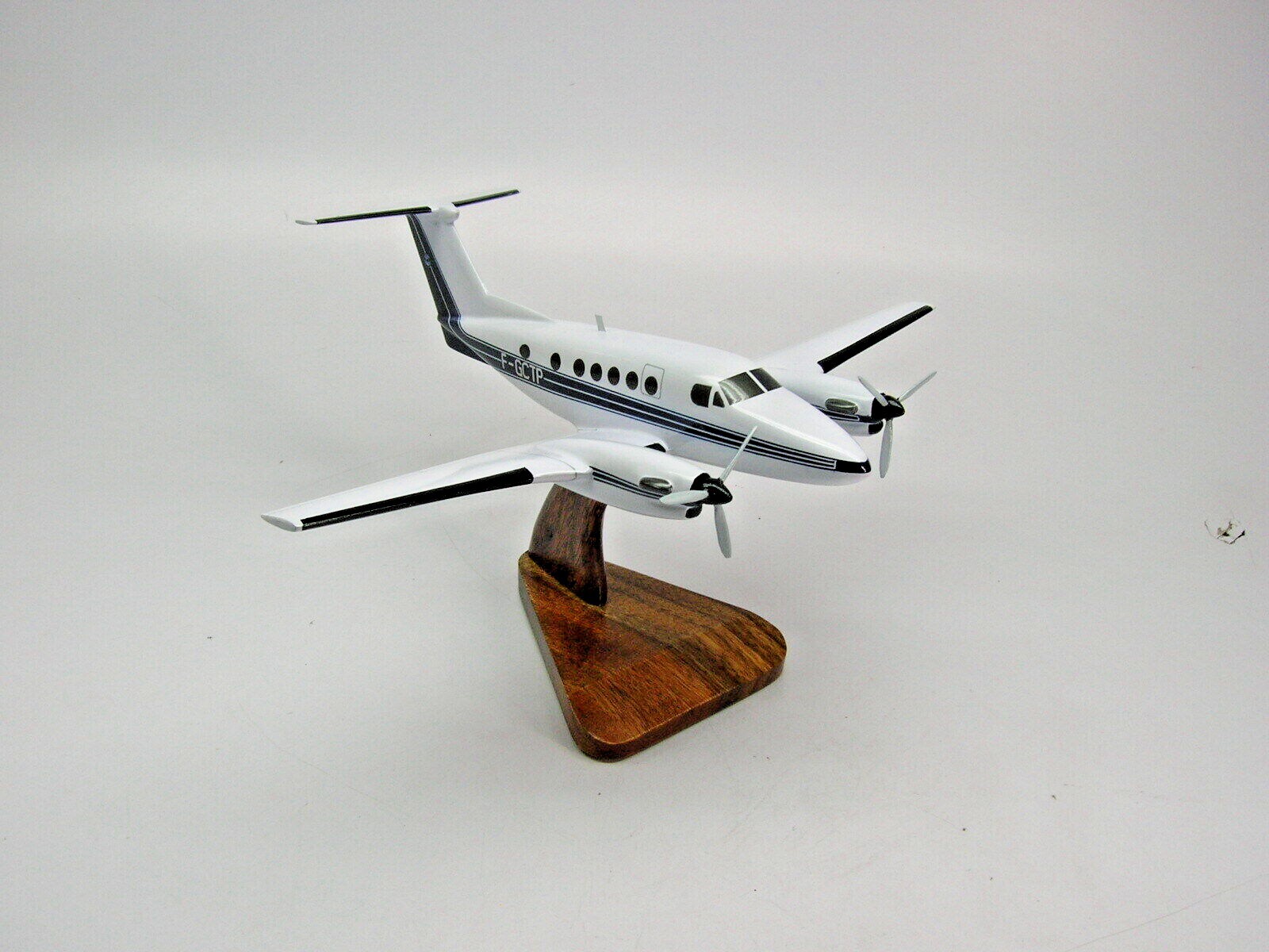 Beech King Air 200 Airplane Desktop Mahogany Kiln Dried Wood Model Small New