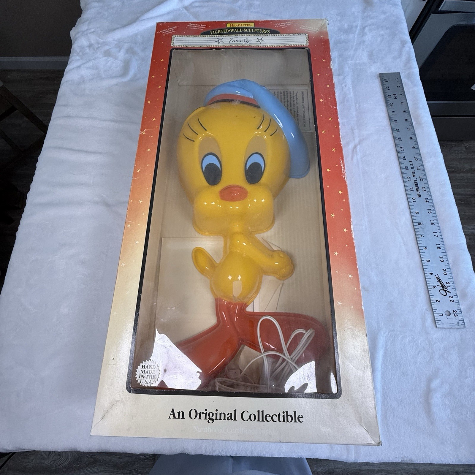 Vintage 1992 Headlites Tweety Bird Lighted Wall Sculpture Lamp Looney Tunes Box