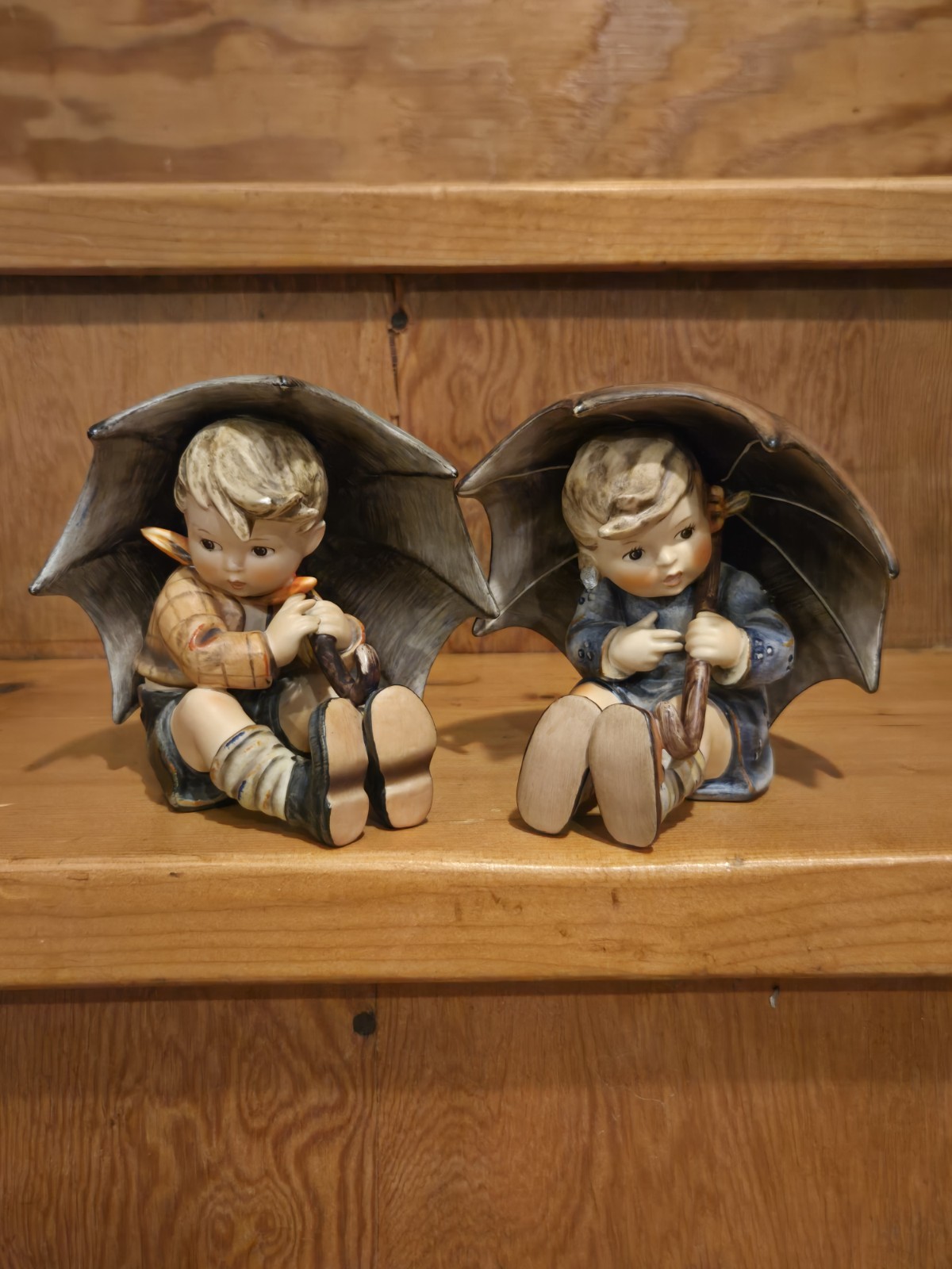 Hummel Goebel Umbrella Boy and Girl 5\