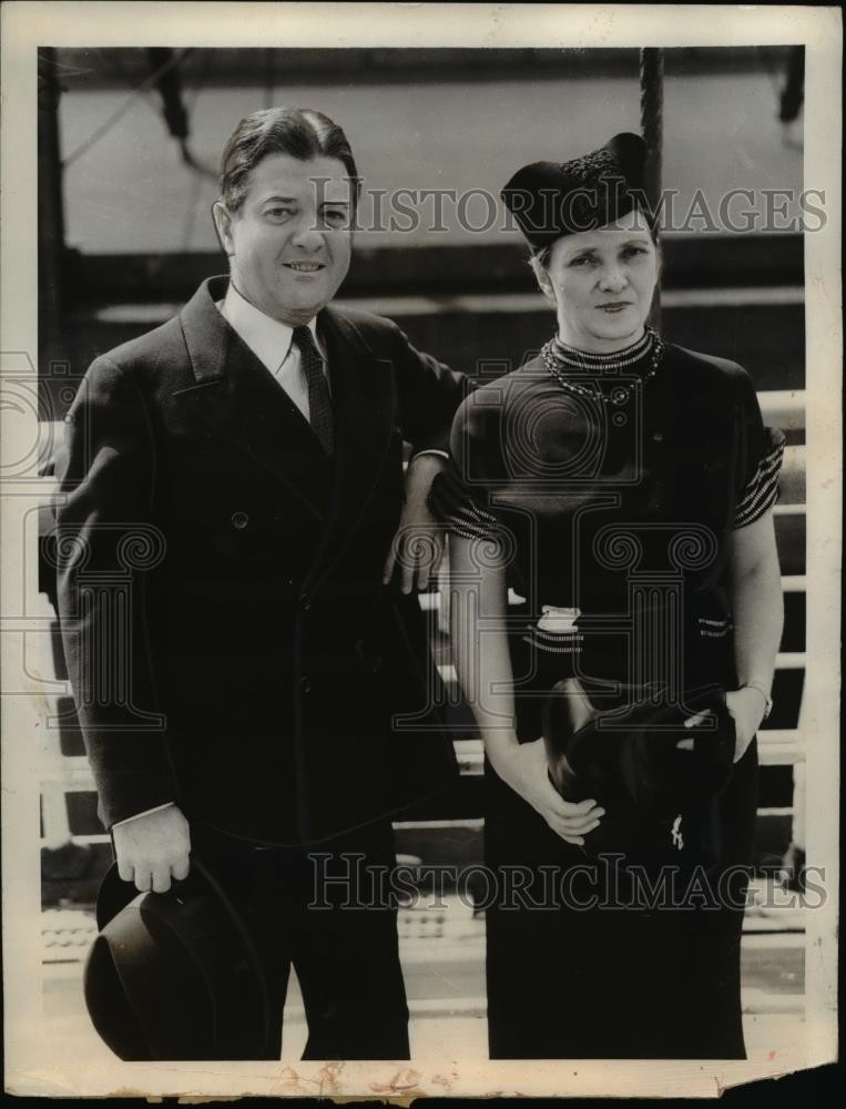 1937 Press Photo Sen. Robert LaFollette Jr., Mrs. LaFollete on S.S. Washington