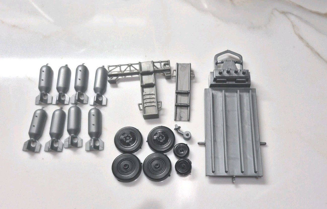 Monogram Revell Bomb Cart w/Bombs 1/48 scale (parts only) Unassembled New 