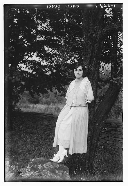 Photo:Galli-Curci Portrait by Tree c1920s