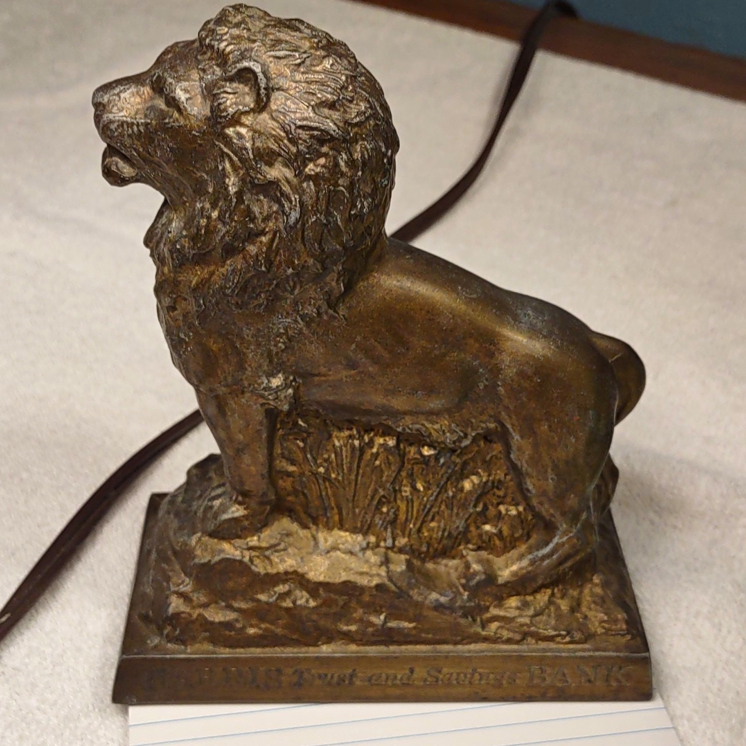 NEW 20 % OFF  Banthrico Lion / Key. Harris Trust And Savings Bank 