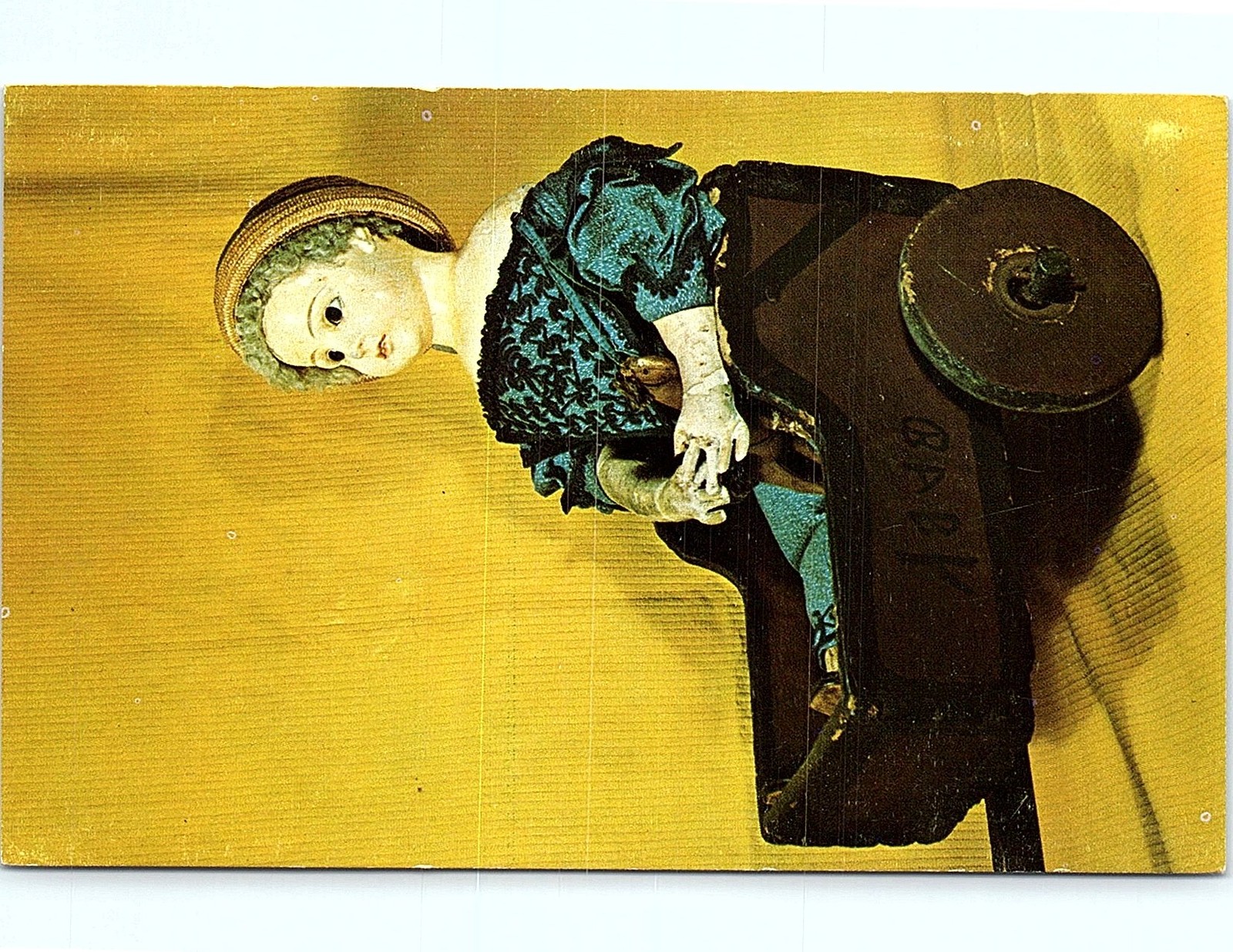Postcard Postcard: Holz-Masse doll with 1790s PA Dutch wagon